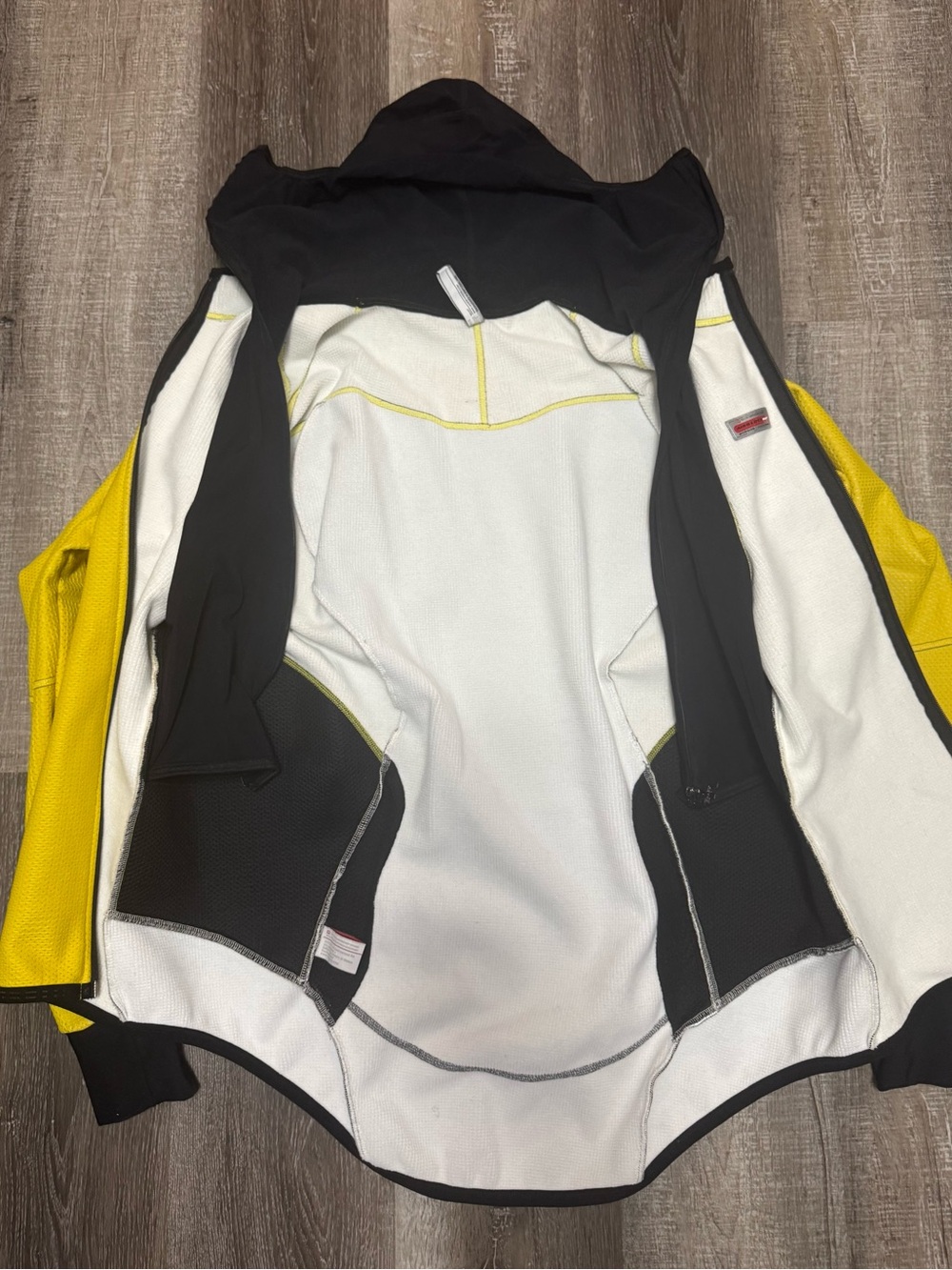 Men's Performance Cycling Jacket in Yellow with Black Accents - Picture 4 of 8